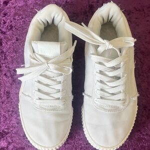 Puma Women's White Sneakers